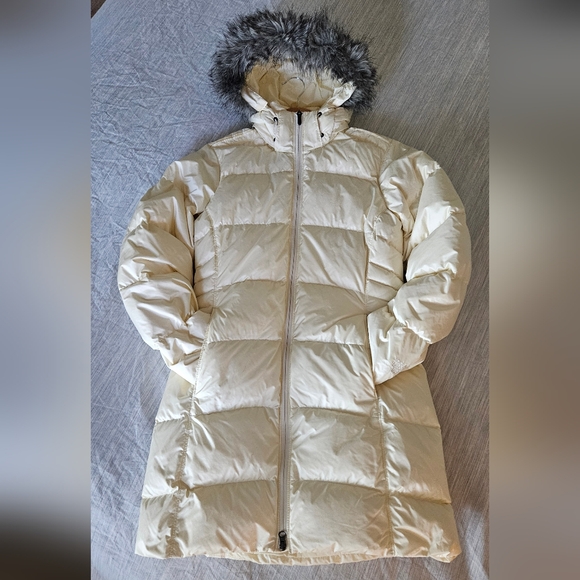 Mountain Hardwear Down Coat - Picture 2 of 15